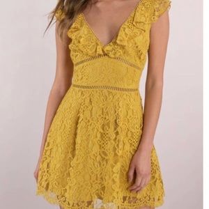 Tobi Yellow Lace V-Neck A Line Dress Size Medium